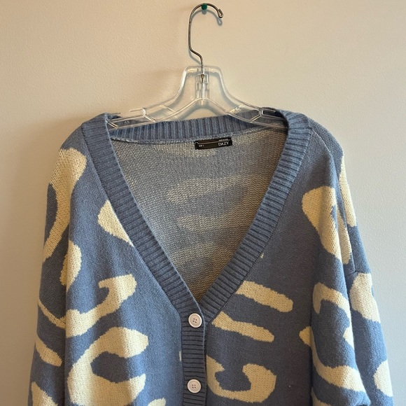 blue & white abstract leopard print oversized sweater cardigan - Picture 6 of 13